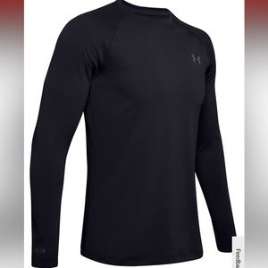 Under Armour men’s cold gear base 2.0 long sleeve with thumb holes.
